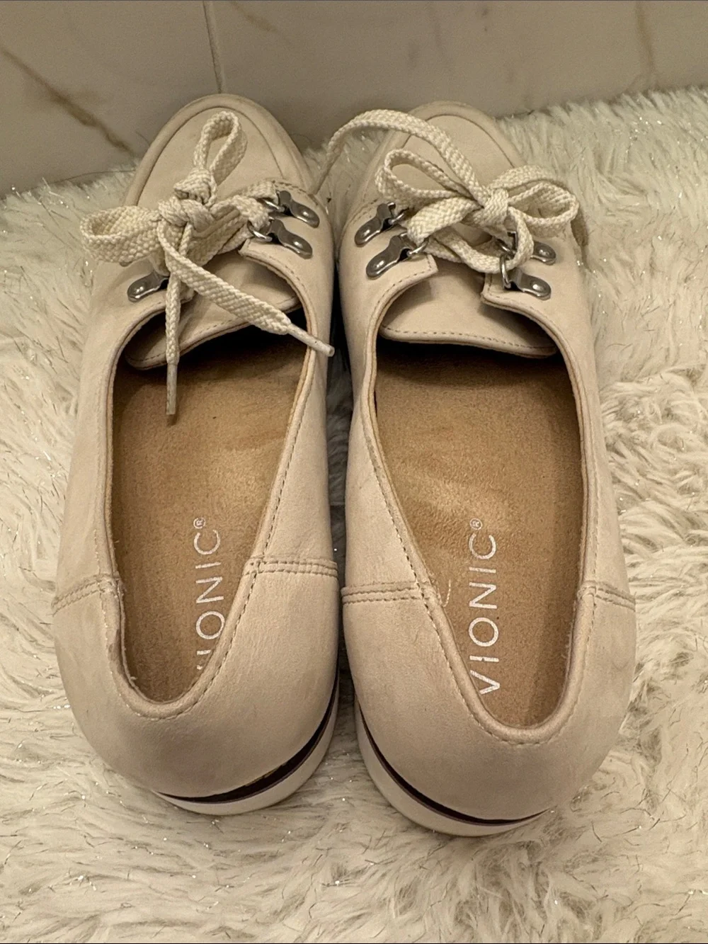 Vionic Women's Cream Lace-Up Moccasin Flats